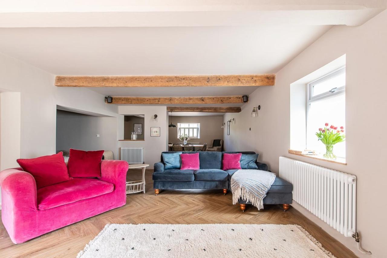 Luxury Group Celebration House With Hot Tub & Bar! Warminster Eksteriør bilde